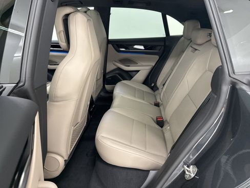 Certified 2025 Porsche Macan Electric image 13