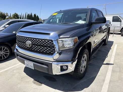 Used 2018 Toyota Tundra SR5 w/ SR5 Upgrade Package AWD/4WD image 2