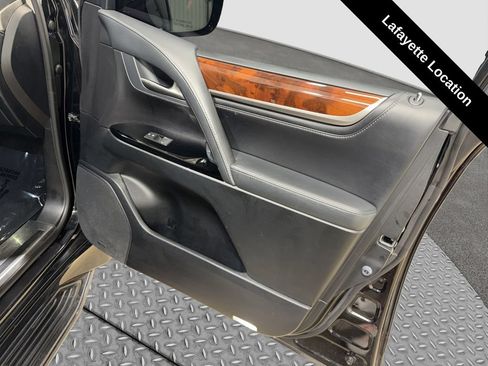 Used 2019 Lexus LX 570 4WD w/ Luxury Package image 32