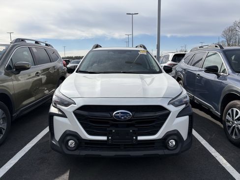 Used 2025 Subaru Outback Onyx Edition image 2