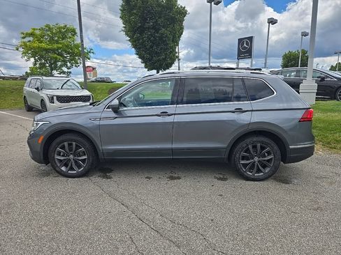 Used 2022 Volkswagen Tiguan SE AWD/4WD image 9