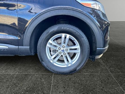 Used 2023 Ford Explorer XLT w/ Equipment Group 202A image 9