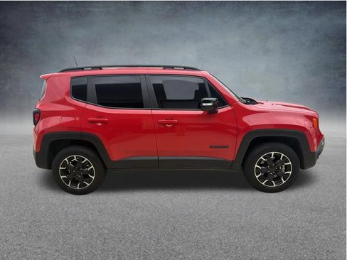 Used 2023 Jeep Renegade Latitude AWD/4WD image 3