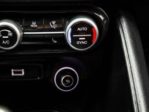 Used 2022 Alfa Romeo Giulia Ti w/ Active Assist Plus Package RWD image 28