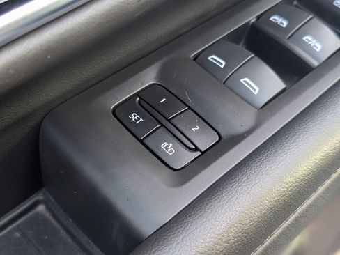 Used 2021 Chevrolet Suburban Z71 image 29