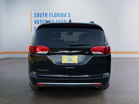 Used 2019 Chrysler Pacifica Touring-L Plus w/ Advanced Safetytec Group image 4