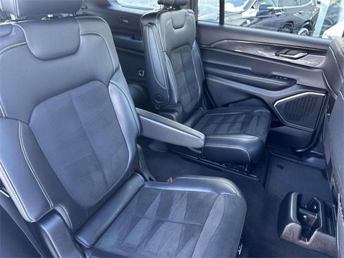 Used 2021 Jeep Grand Cherokee L Laredo image 23