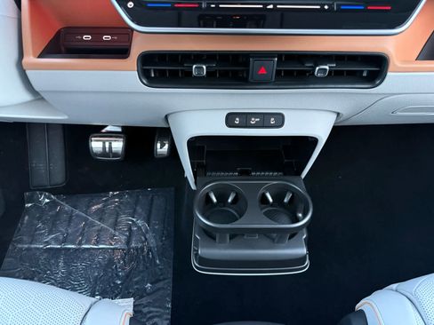 New 2025 Volkswagen ID. Buzz 1st Edition image 27