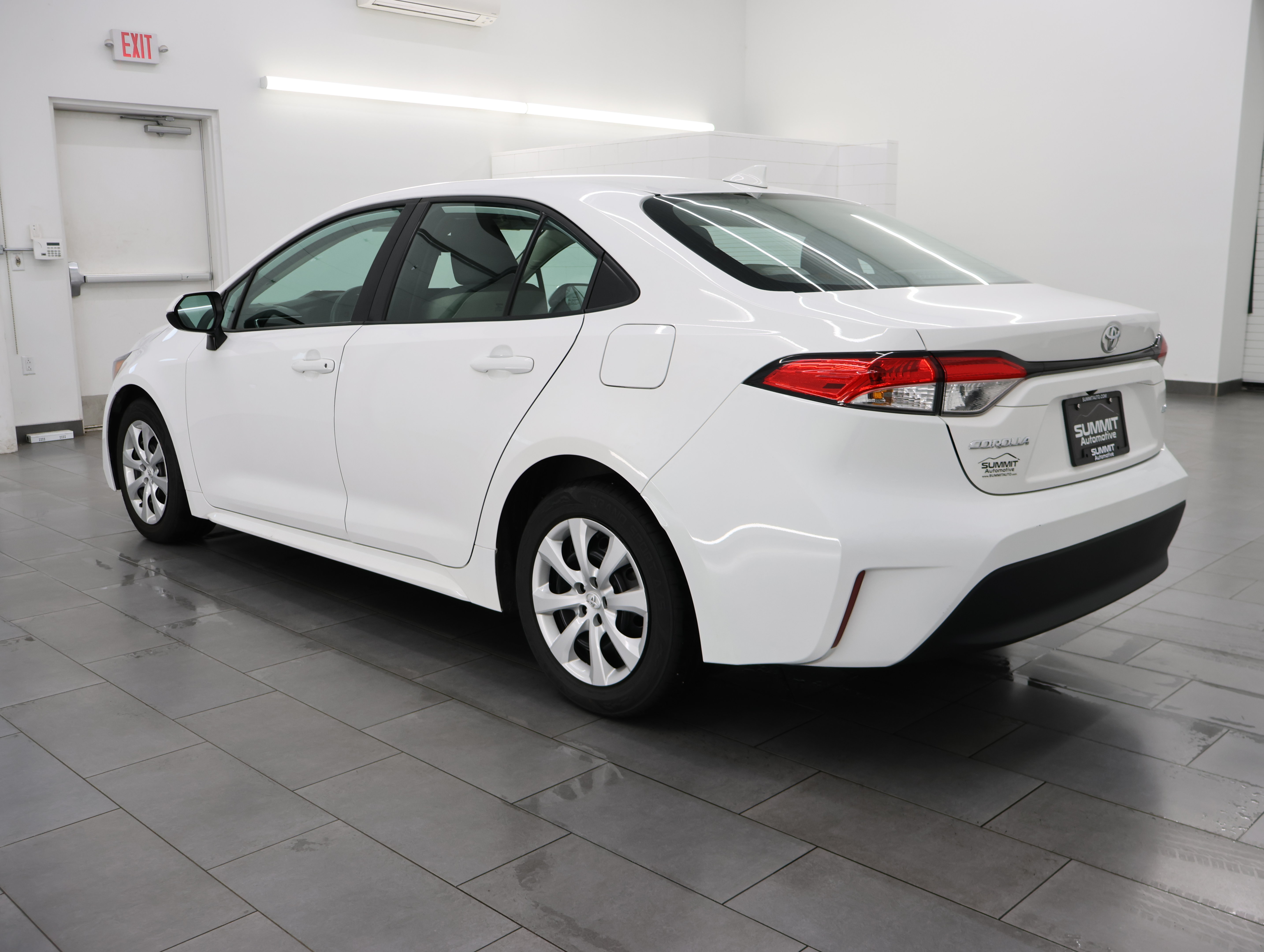 Used 2024 Toyota Corolla LE FWD image 5