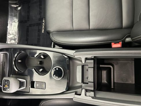 Used 2024 Nissan Rogue SL w/ SL Premium Package image 15