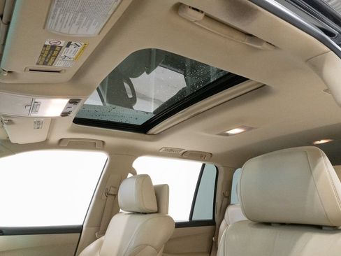 Used 2015 Lexus LX 570 4WD w/ Luxury Package image 9