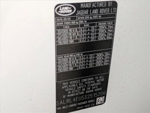 Certified 2025 Land Rover Discovery Dynamic SE AWD/4WD image 28