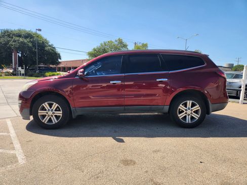 Used 2015 Chevrolet Traverse LT w/ Traveler's Package FWD image 2