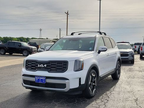 Used 2025 Kia Telluride S AWD/4WD image 2