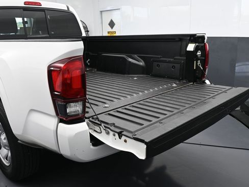 Used 2022 Toyota Tacoma SR image 30