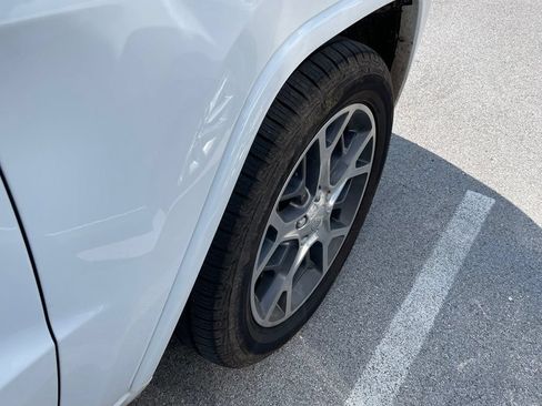 Used 2019 Jeep Grand Cherokee Overland AWD/4WD image 8