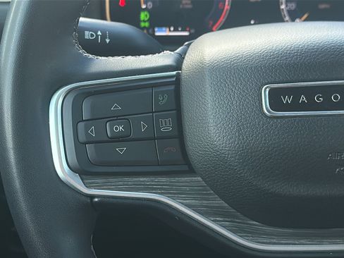 Used 2024 Jeep Wagoneer Series II w/ Flexible Seating Group AWD/4WD image 11