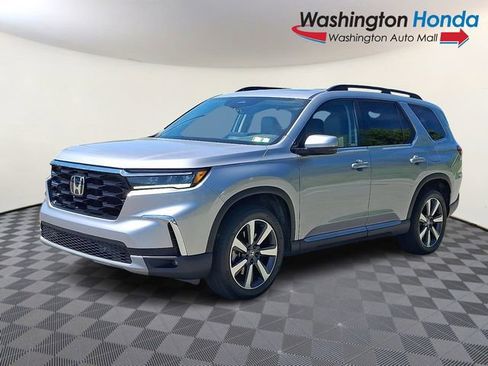 Used 2025 Honda Pilot Touring image 3
