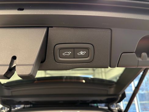 New 2026 Volvo XC60 B5 Ultra w/ Protection Package Premier AWD/4WD image 32
