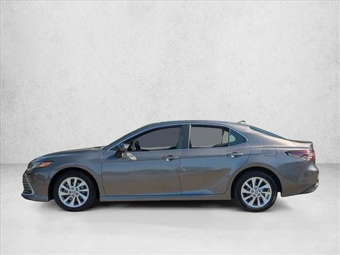 Used 2022 Toyota Camry LE AWD/4WD image 9
