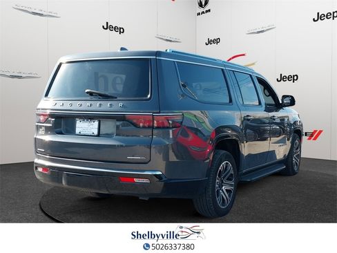 Used 2023 Jeep Wagoneer L Series II image 4
