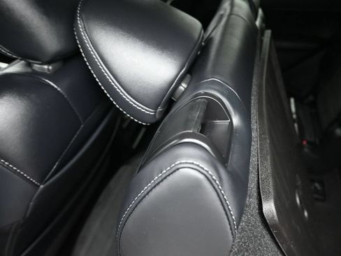 Used 2025 Mitsubishi Outlander AWD image 37