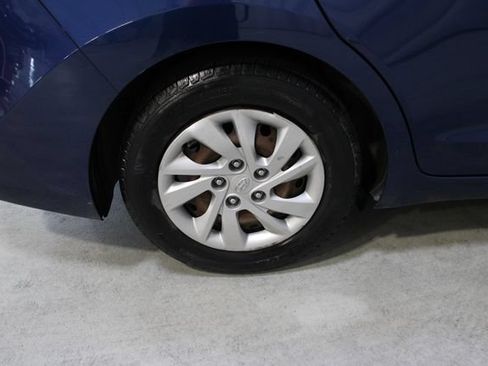 Used 2017 Hyundai Elantra SE FWD image 30