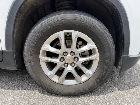 Used 2019 Chevrolet Traverse LT FWD image 4