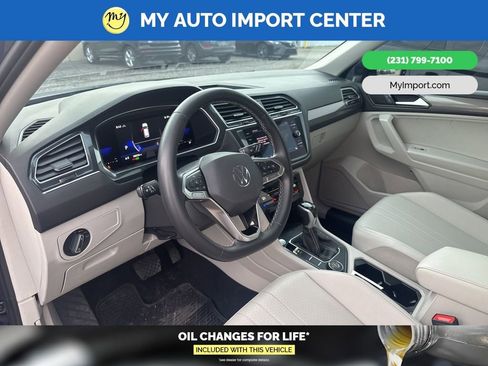 Used 2022 Volkswagen Tiguan SE image 8