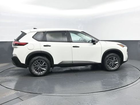 Used 2023 Nissan Rogue S image 4
