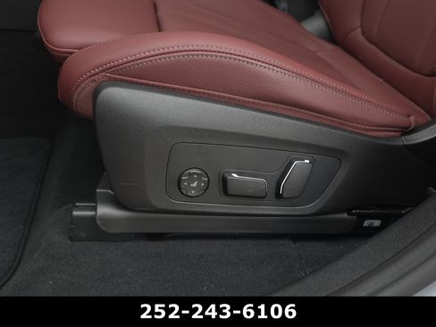 Used 2025 BMW X4 xDrive30i w/ Premium Package image 11