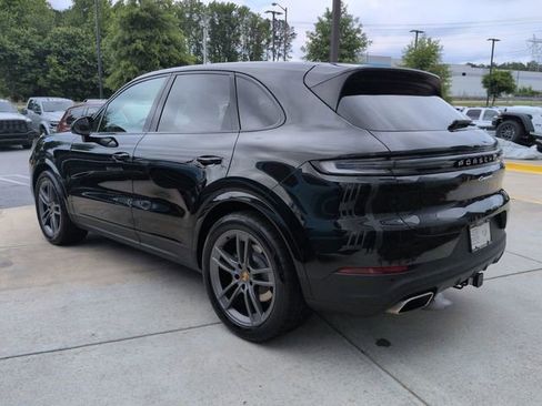 Used 2024 Porsche Cayenne AWD/4WD image 7