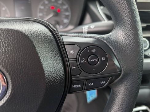Used 2025 Toyota Corolla LE FWD image 16