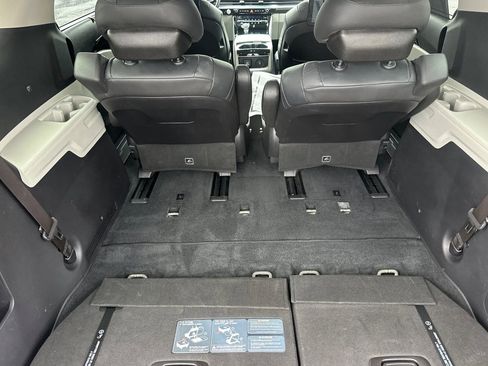 Used 2022 Kia Carnival SX Prestige image 17