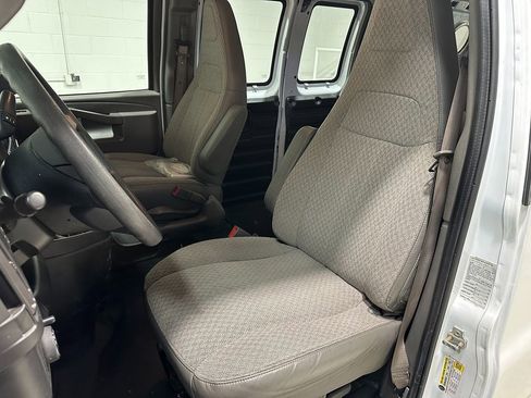 Used 2017 GMC Savana 2500 image 23