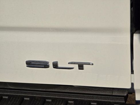 New 2026 GMC Sierra 1500 SLT image 5