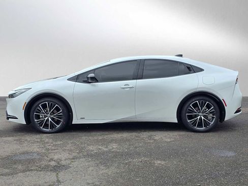 Used 2026 Toyota Prius XLE image 7