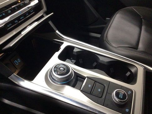 Used 2022 Ford Explorer XLT w/ Equipment Group 202A image 13