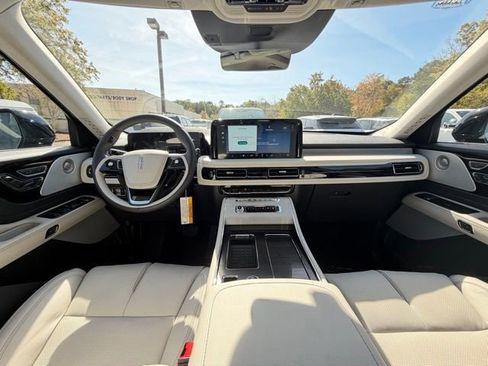 New 2026 Lincoln Aviator Reserve w/ Luxury Package image 11