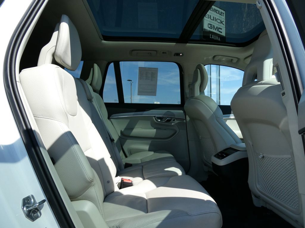 Used 2021 Volvo XC90 T5 Momentum w/ Advanced Package AWD/4WD image 16