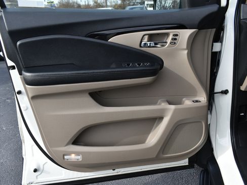 Used 2019 Honda Pilot Touring image 35