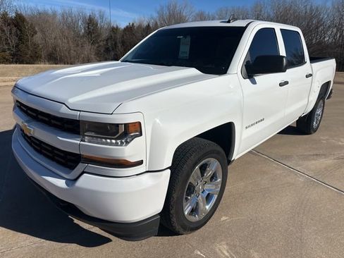 Used 2018 Chevrolet Silverado 1500 Custom w/ Custom Convenience Package image 1