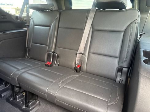 Used 2022 Chevrolet Suburban LT RWD image 14