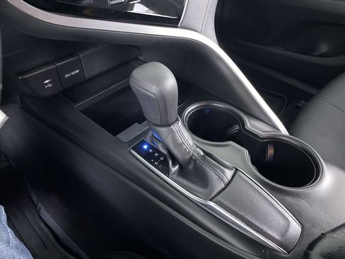 Used 2018 Toyota Camry LE image 18