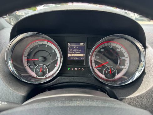 Used 2019 Dodge Grand Caravan SXT w/ Mopar Premium Addition Group FWD image 24