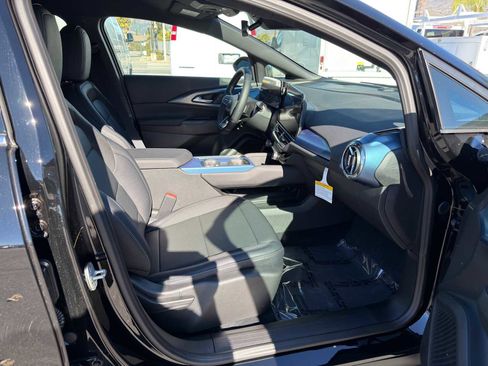 New 2026 Chevrolet Equinox EV LT image 10