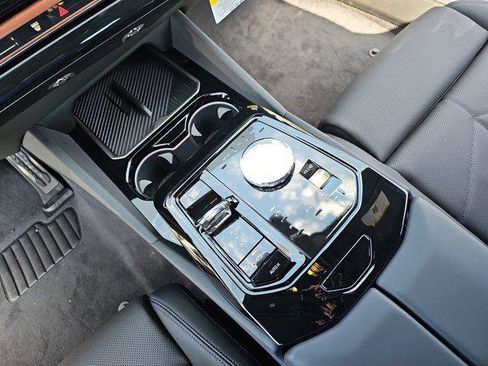 New 2026 BMW 550e xDrive w/ Executive Package image 25