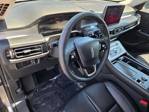 Used 2024 Lincoln Aviator 2WD w/ Premium Package image 17