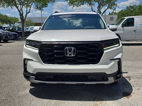 Used 2023 Honda Pilot Touring image 2