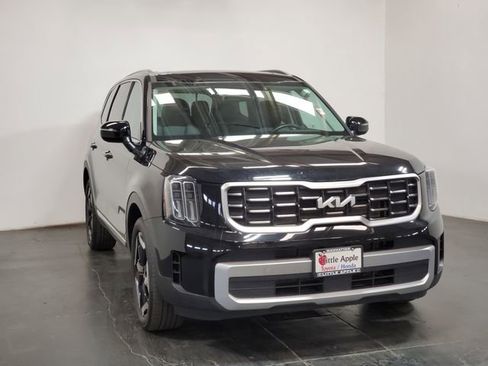 Used 2025 Kia Telluride S image 2